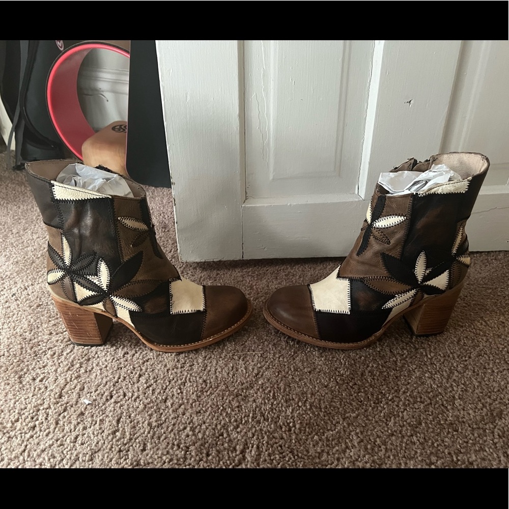 Sold! Freebird Flower Boots